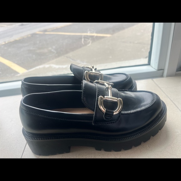 Women’s loafers size 35 worn once - Picture 1 of 2